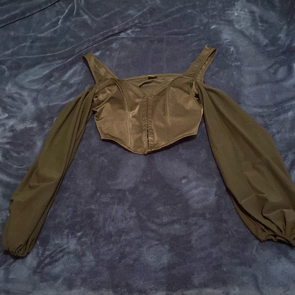 Black Windsor fitted crop top
Worn once- perfect condition 
See through arms